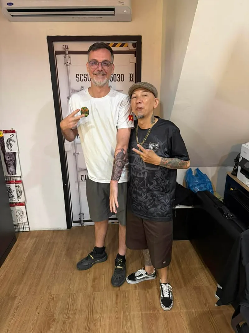 ลูกค้าโชว์ผลงานสักใหม่กับช่าง RUN INK Tattoo Bangkok