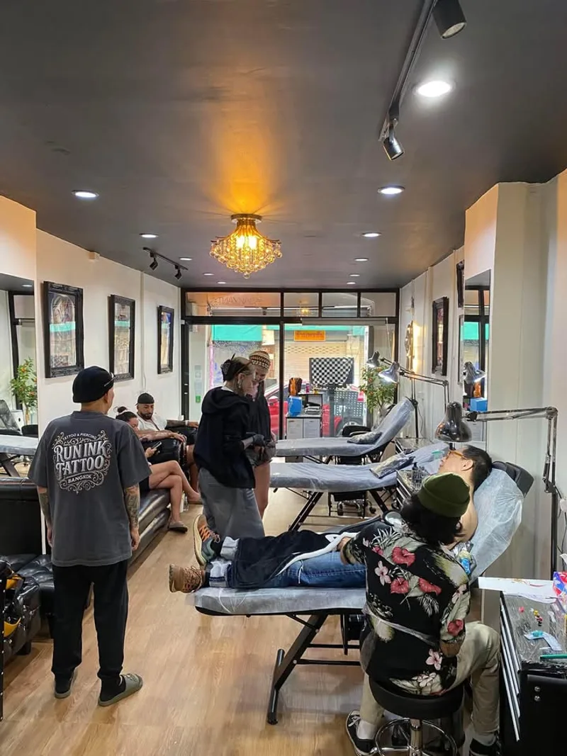 บรรยากาศภายในร้าน RUN INK Tattoo Bangkok