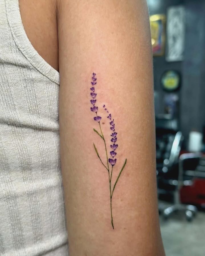 สัก Minimal Fine Line Lavender